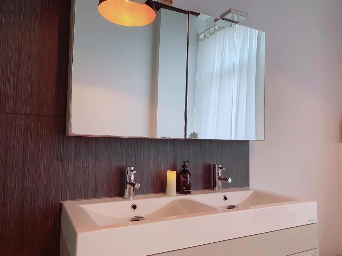 Appartement Loco Paradiso - Two Kingsize Beds, Outdoor Terrace, Dj Booth, Bar, Cinema, Bathtub, Kitchen, Airco Antwerpen