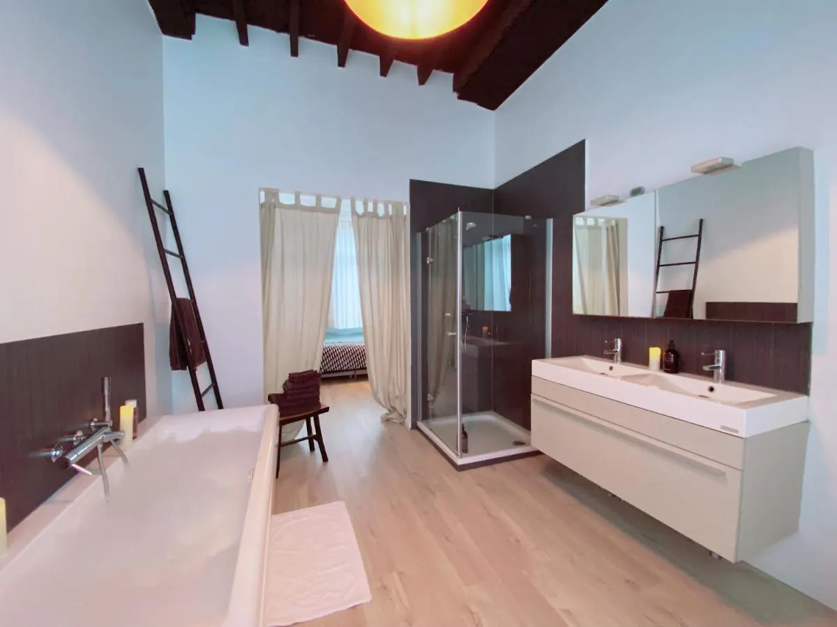 Loco Paradiso - Two Kingsize Beds, Outdoor Terrace, Dj Booth, Bar, Cinema, Bathtub, Kitchen, Airco Antwerpen Appartement