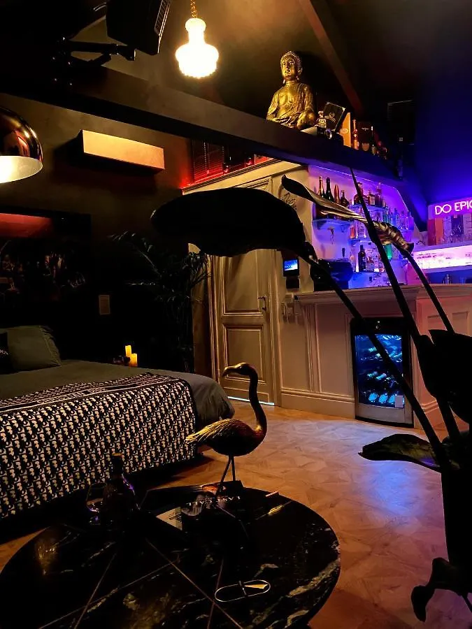 Appartement Loco Paradiso - Two Kingsize Beds, Outdoor Terrace, Dj Booth, Bar, Cinema, Bathtub, Kitchen, Airco Antwerpen