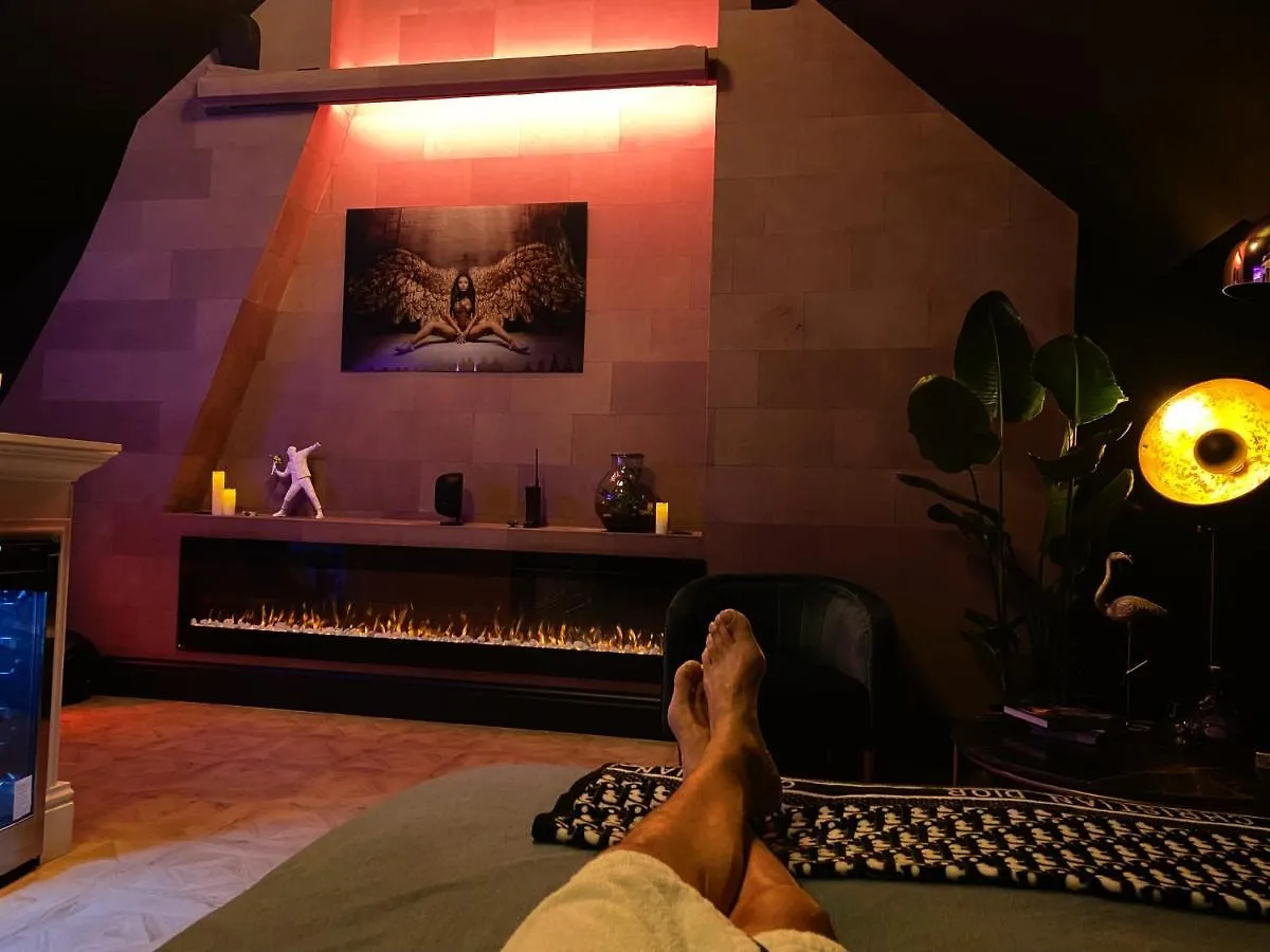 Loco Paradiso - Two Kingsize Beds, Outdoor Terrace, Dj Booth, Bar, Cinema, Bathtub, Kitchen, Airco Antwerpen Appartement