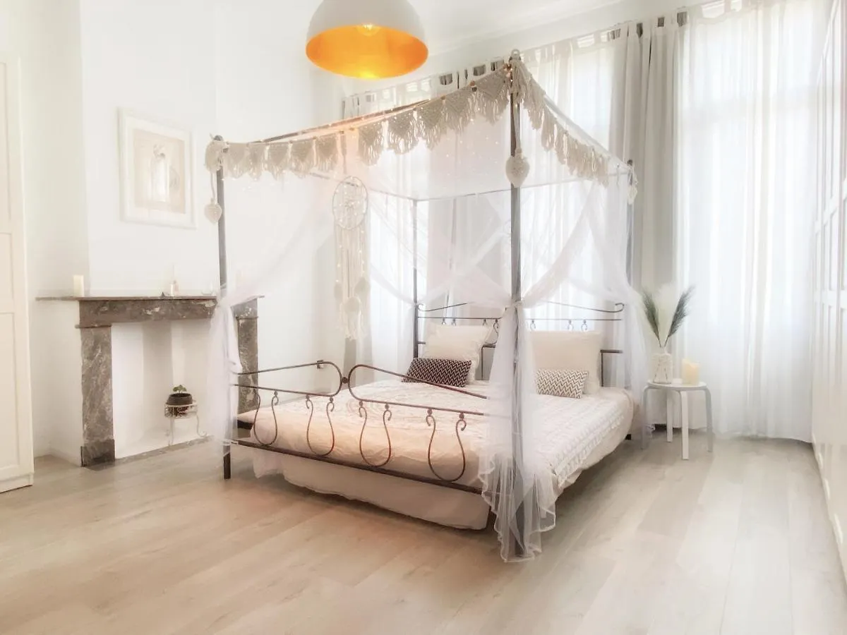 Appartement Loco Paradiso - Two Kingsize Beds, Outdoor Terrace, Dj Booth, Bar, Cinema, Bathtub, Kitchen, Airco Antwerpen